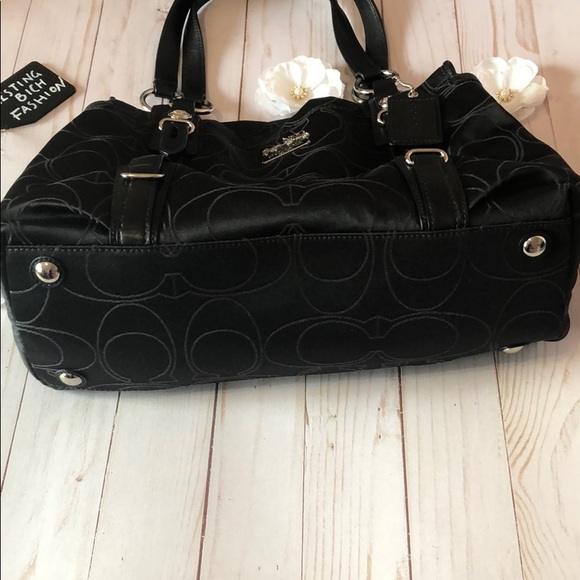 SOLD COACH shoulder bag (authentic) - Picture 3 of 8